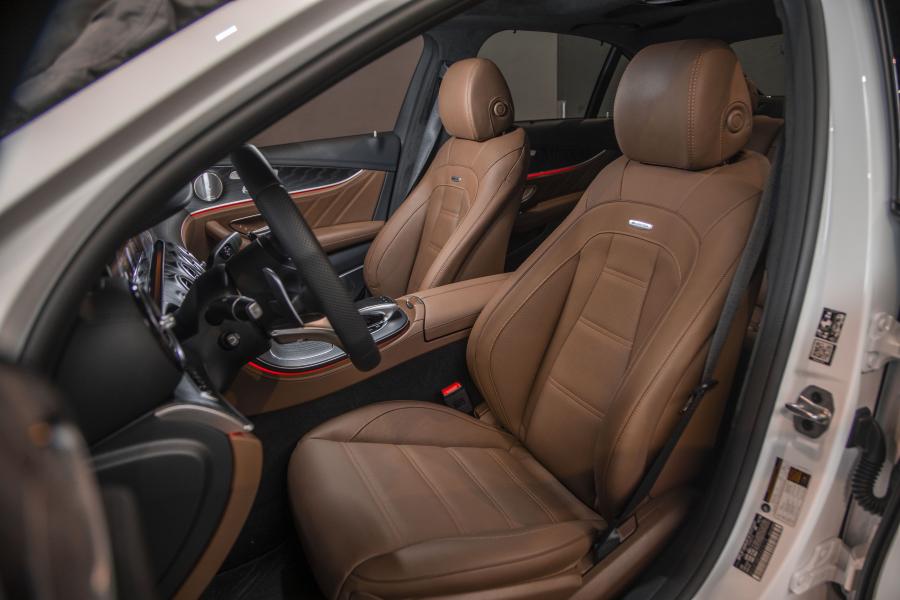 Интерьер Mercedes-AMG E53 4Matic+ 2018 года  (NA) (фото 9 из 40)